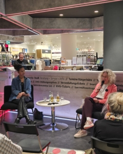 Lijana Kaggwa und Kerstin Leitschuh im Gespräch